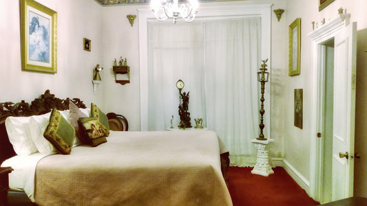 Wraith Chasers-Room 3 - The Cherub Room Single King Mini Suite