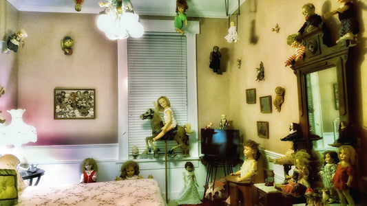 Wraith Chasers-Room 14 - Dolls N Stuff Single Queen