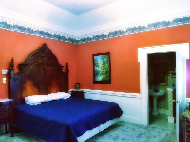 Wraith Chasers-Room 2 - Single King Bed Suite